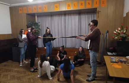 Na zdjęciu grupa podczas zabaw otrzęsinowych 