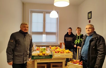 podarunek owoców dla bursy