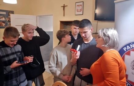 uczniowie pdczas zajęć