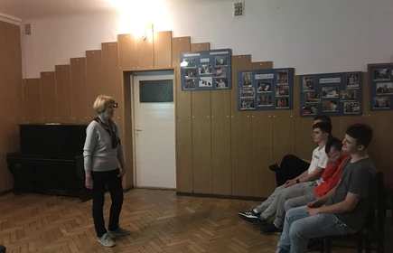 Pani Halina podczas przemawiania 