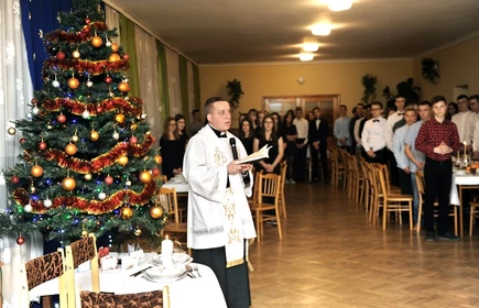 Ksiądz podczas kazania 