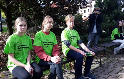 uczniowie podczas biegu papieskiego