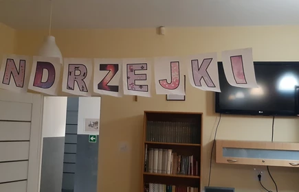 napis andrzejki na świetlicy