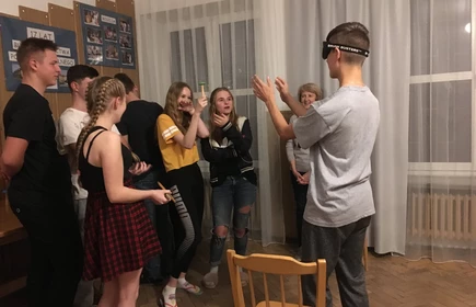 Uczeń w alko goglach 
