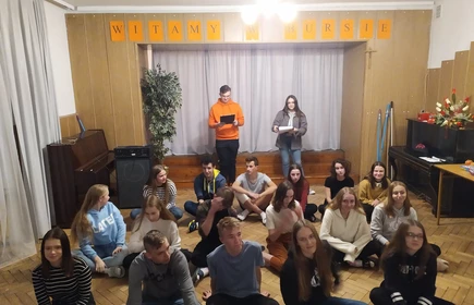 Na zdjęciu grupa podczas zabaw otrzęsinowych 