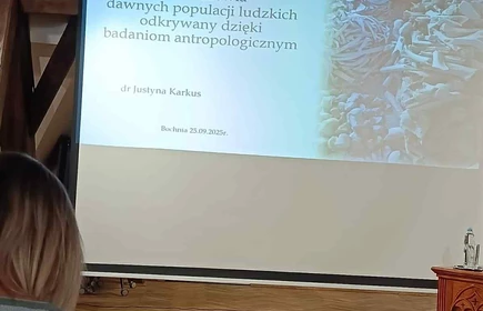 rzutnik  na którym wyświetlana jest treść dotycząca wykładu 